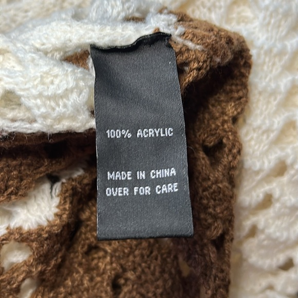 Women's A. Byer Crocheted Cropped Sweater Size X-Large Brown and Cream - Picture 9 of 13